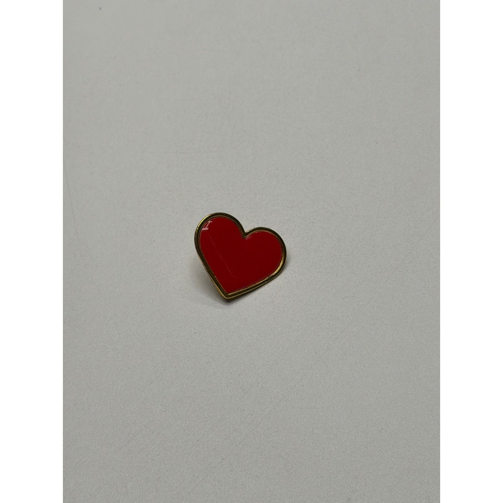 Red‎ Heart Enamel Lapel Pin Gold Tone Valentine Love Accessory